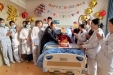 暖心！给病房里的百岁老兵过个特别生日